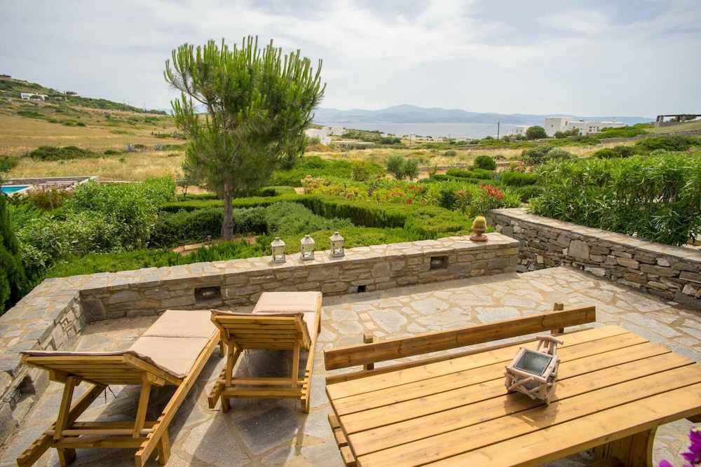 Villa Suerte in Paros view 3