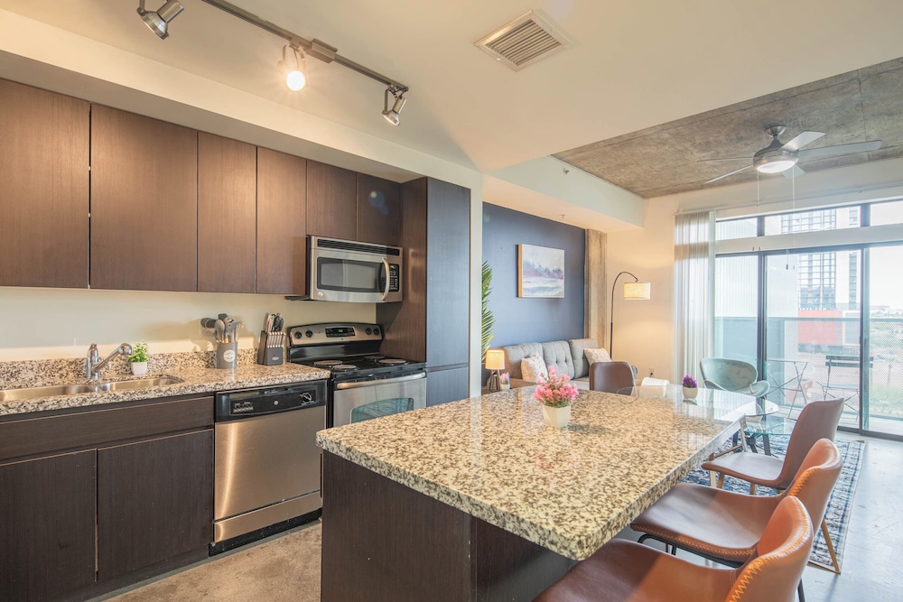 ROVE LIVING/KL - Roosevelt Point