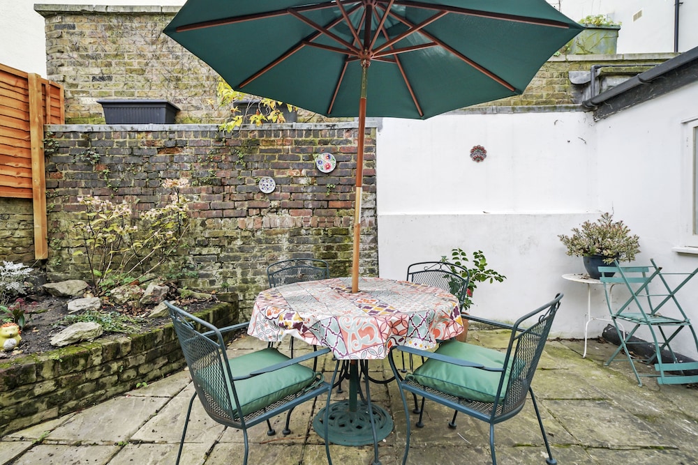 outdoor bbq area