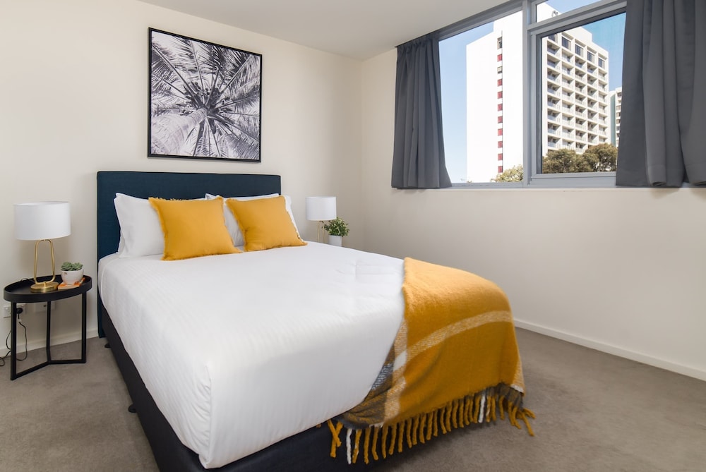 Central 1-bed With Parking, BBQ