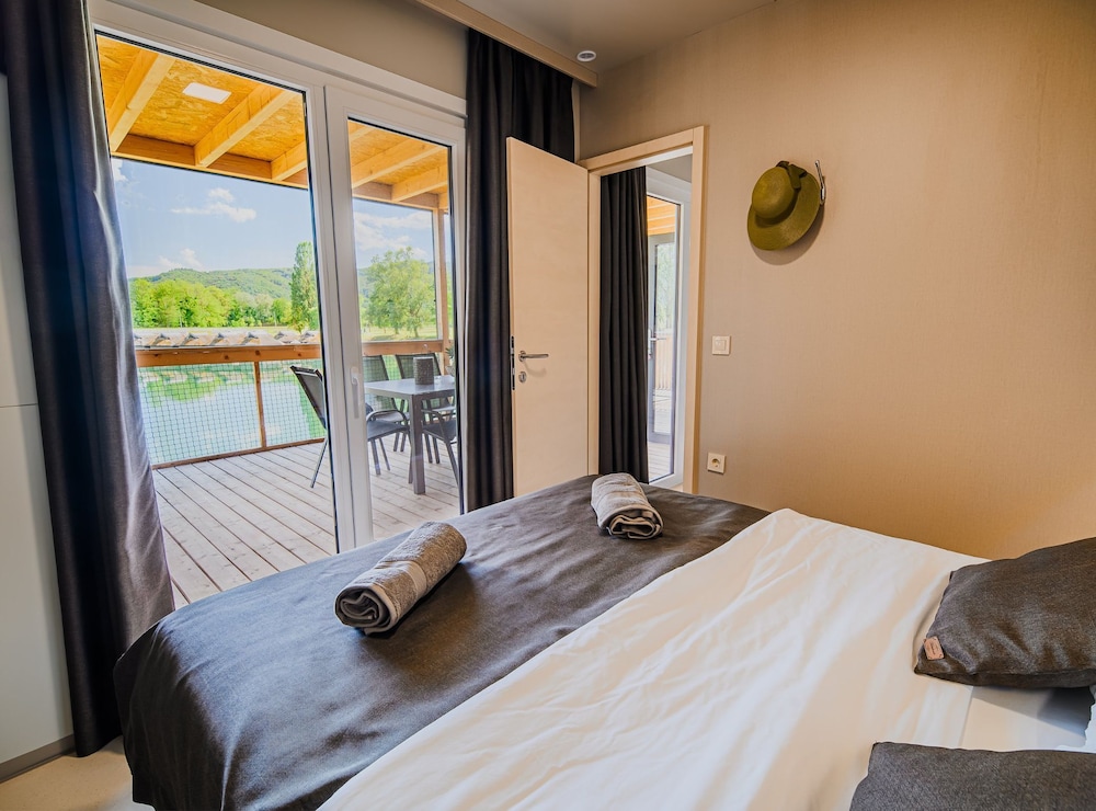 Lakeside Luxury Retreat Mobile Homes With Thermal Riviera Tickets