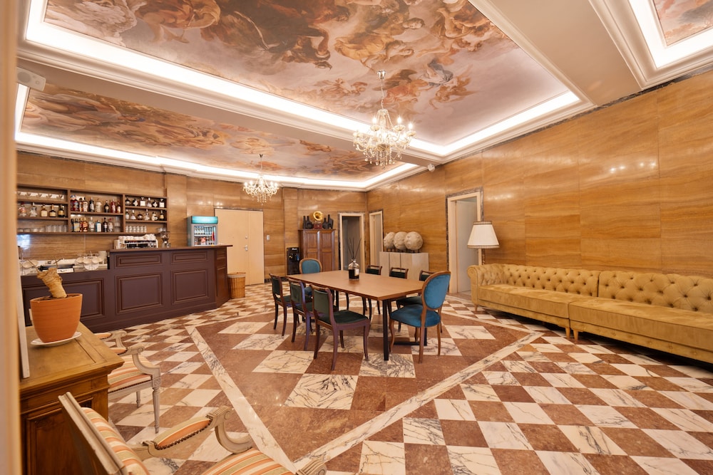 2115 Boutique Hostel