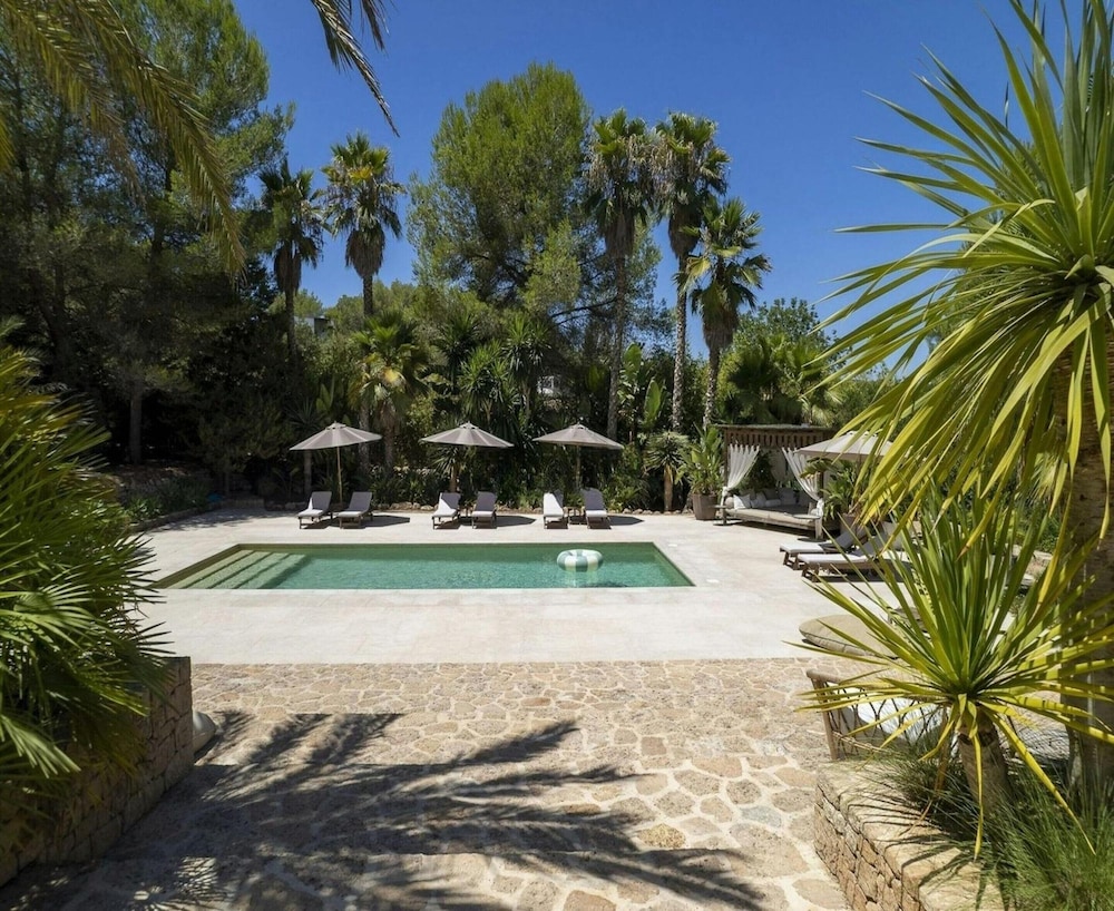 Holiday Home With Wooden-beamed Patio