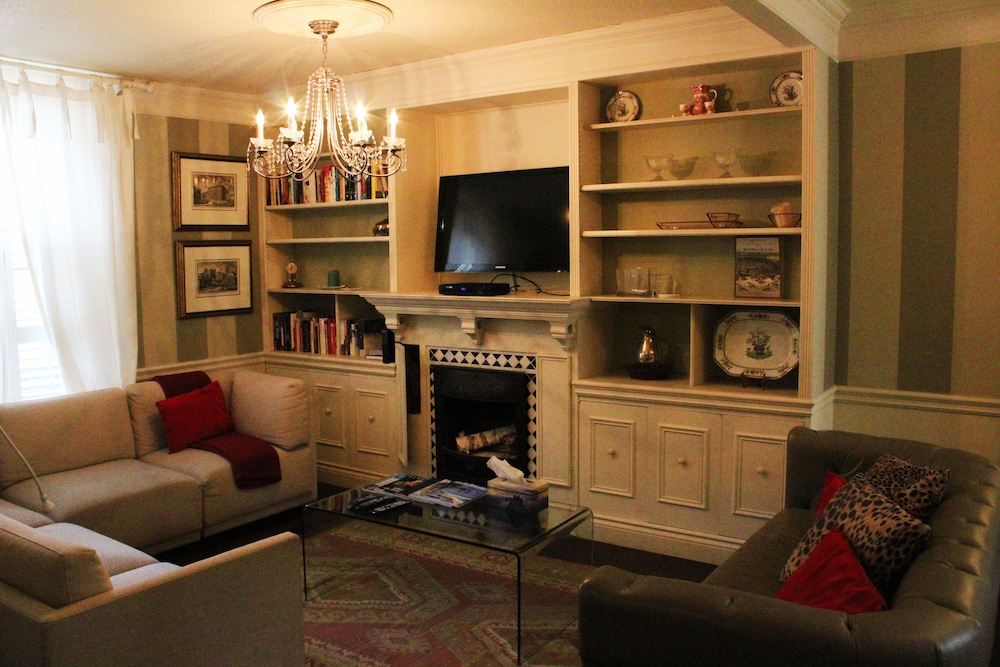 The Bishop Stays - Image 5