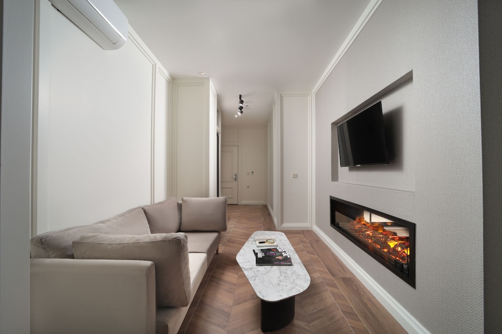 Gatto Suites & Residence