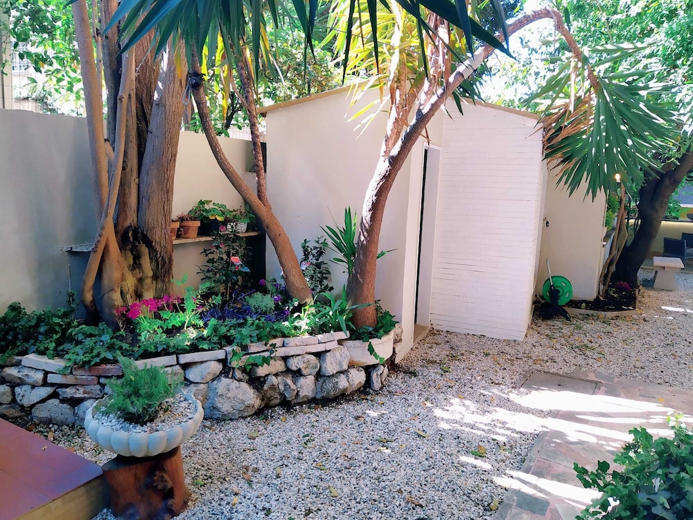 Garden House - Luxury Guest House