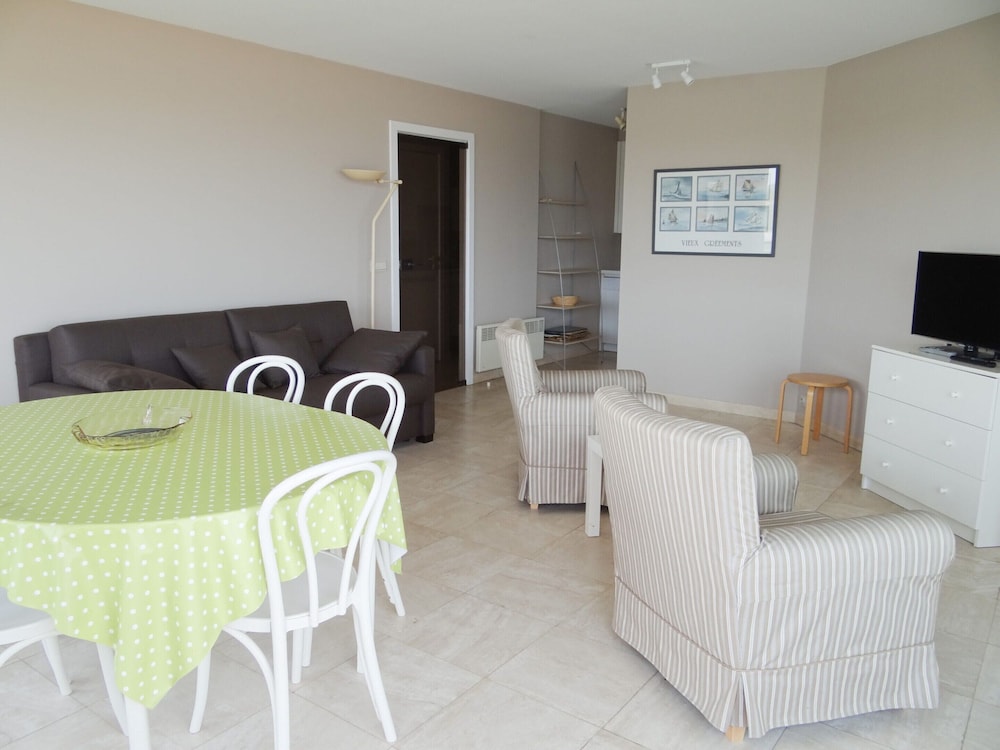 Apartment in Nieuwpoort With Sea Views
