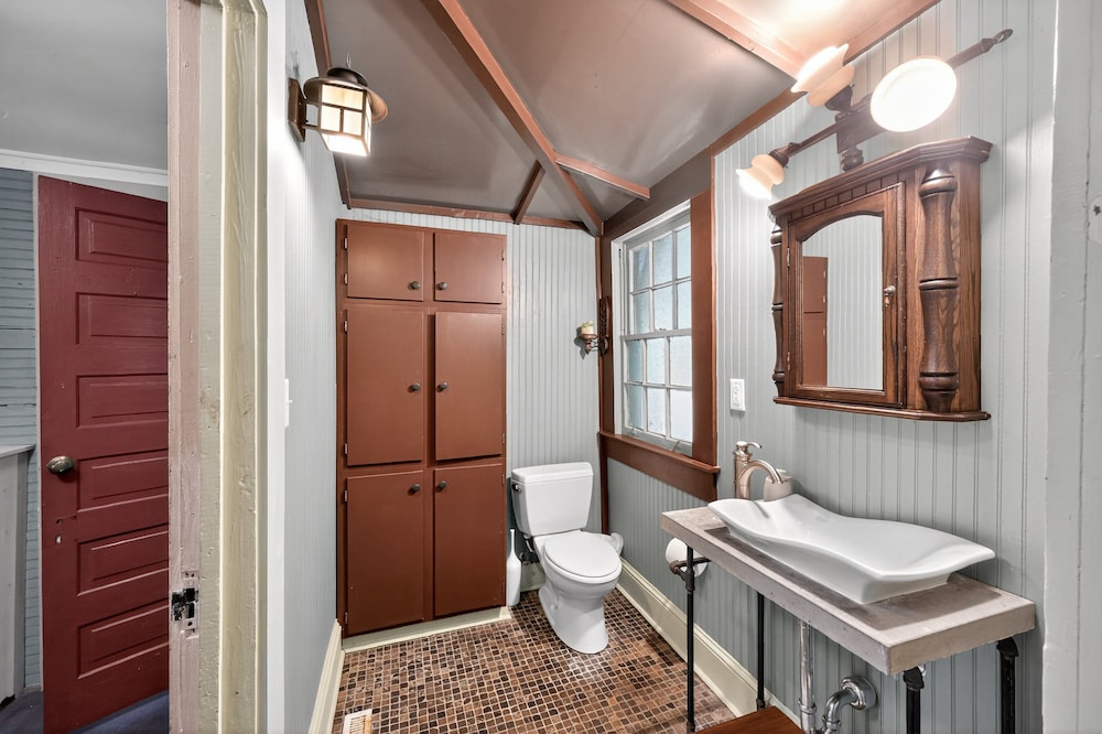 Historic Athens Home With Location & Comfort 3 Bedroom Home
