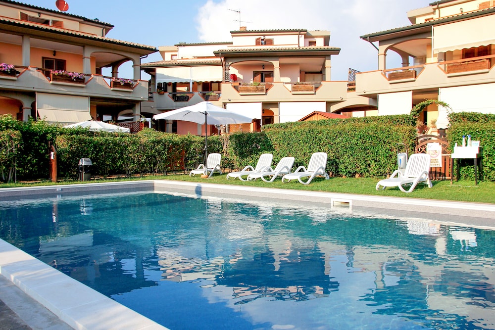 Follonica Apartments