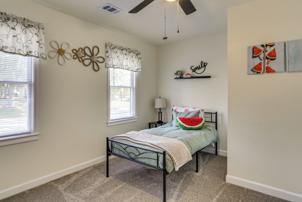 3 Mi to Marina: Quiet Getaway w/ Deck in Lexington