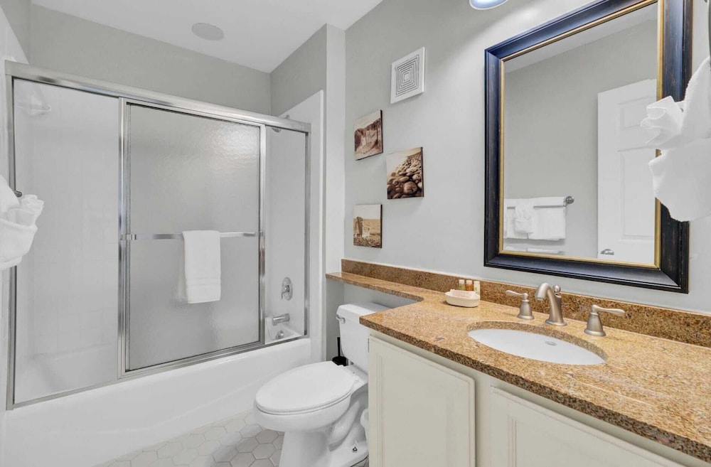 202 D Port O Call by Avantstay Beach Condo