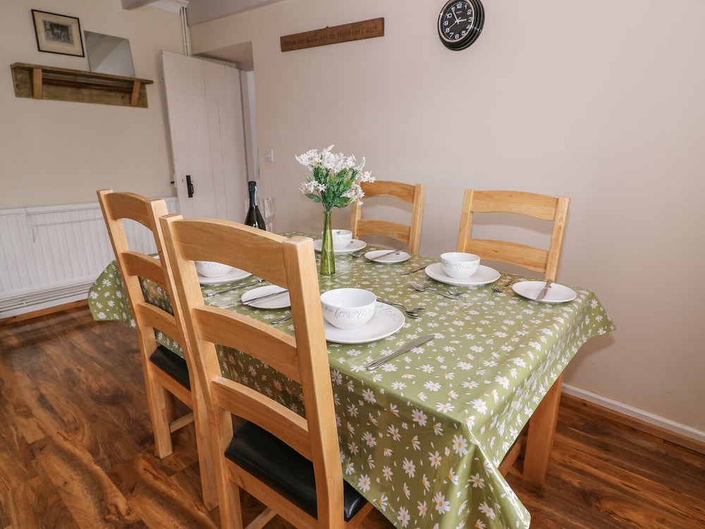 Cozy Cwtch Cottage