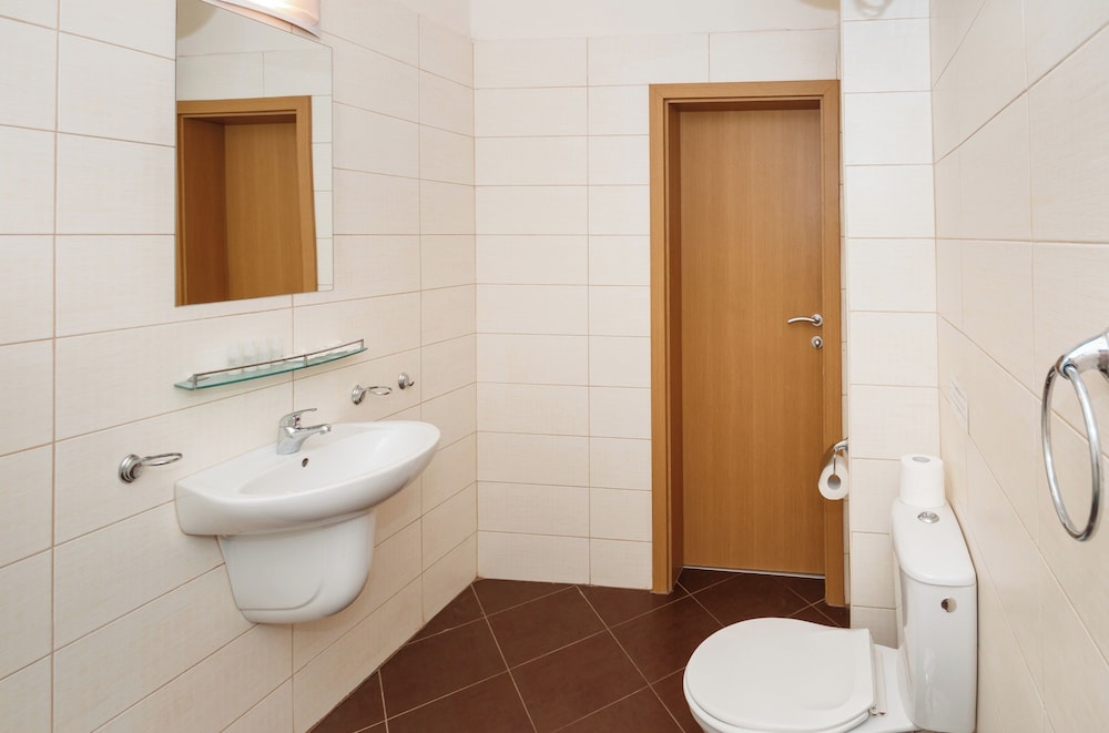 New Line Village Apartments, up to 4 Guests