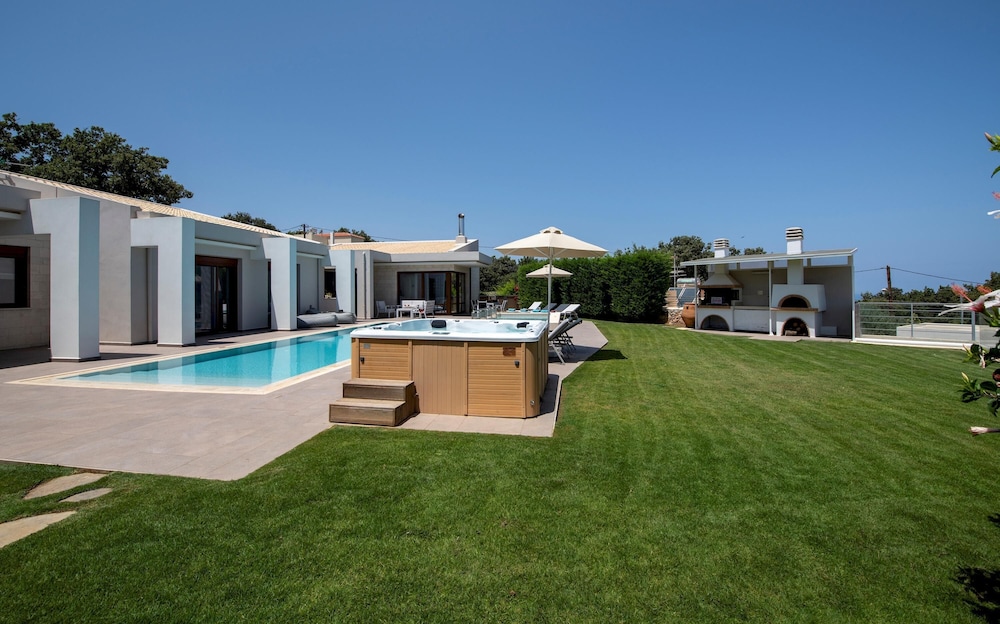 Oak Tree Villa Red in Rethimno view 2