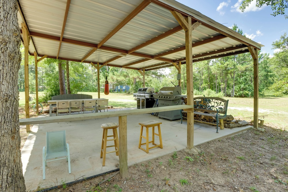 Outdoor Entertainment Areas: Cleveland Cottage