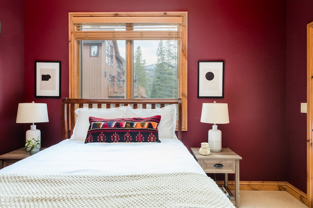 Camber by Avantstay Cozy, Chic Cabin w/ Hot Tub view 5