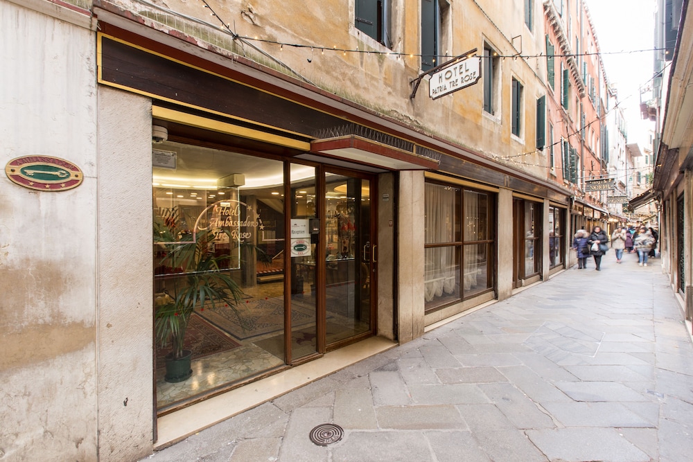 Hotel Ambassador Tre Rose