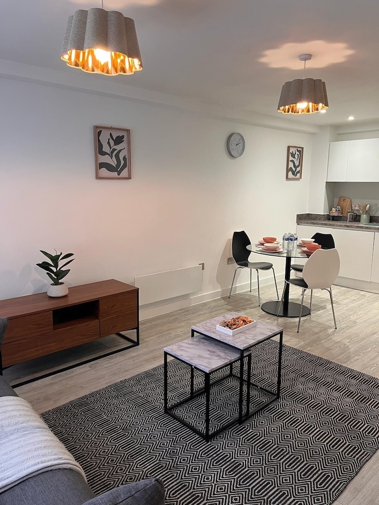 2 Bed Apartment in Salford
