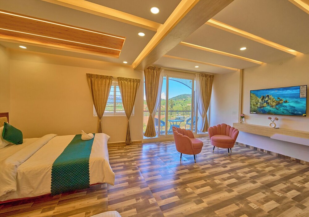 Vihani's Western Clouds by VOYE HOMES