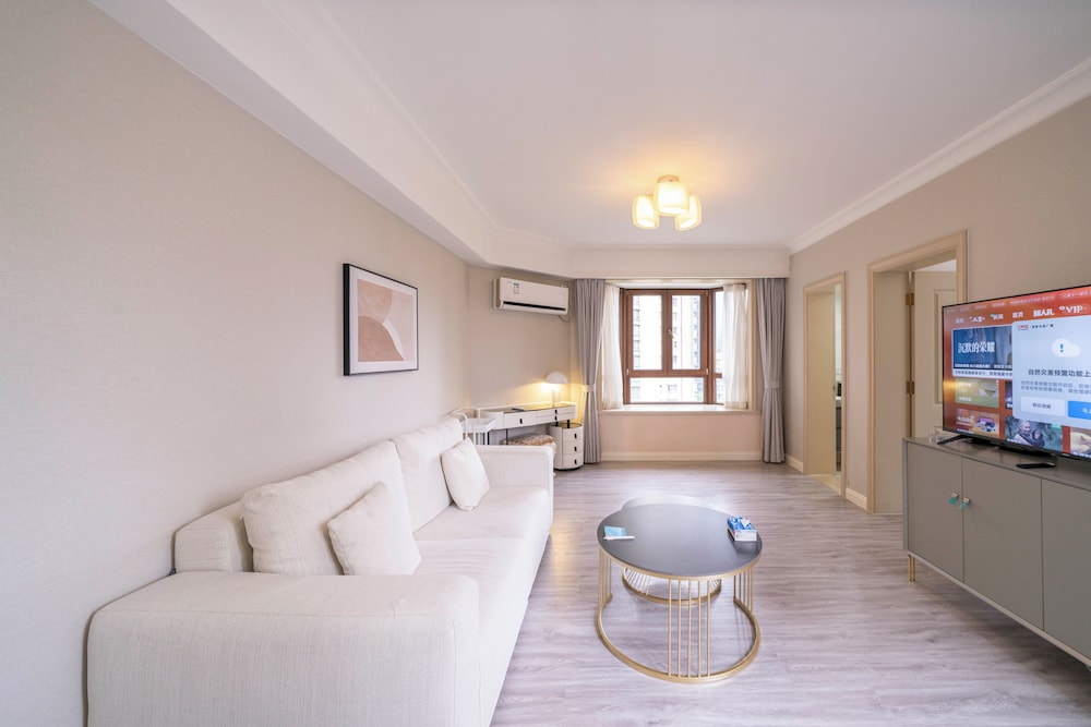 Tyms 1BR APT Gubei International Garden