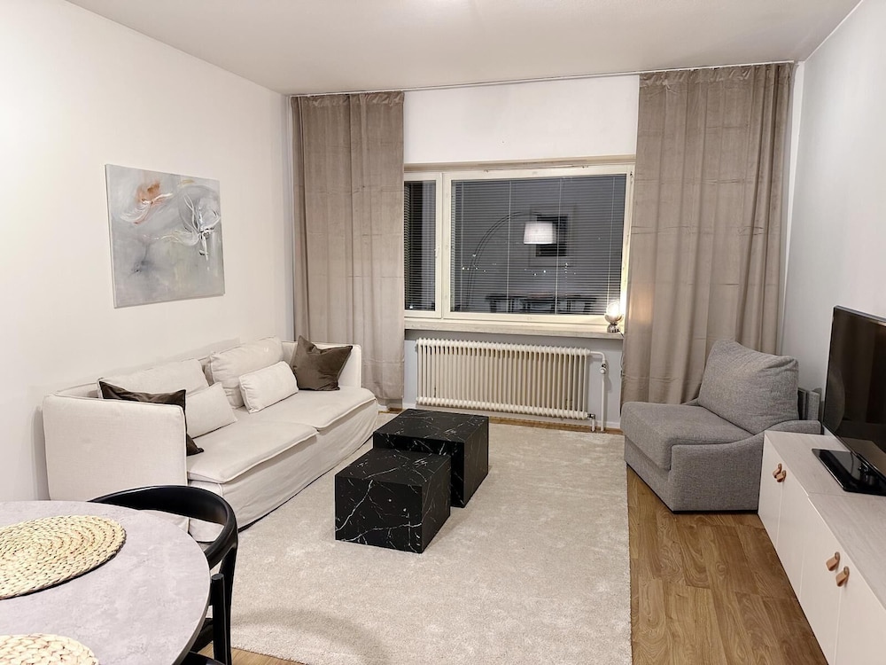 Bright & Cozy 2BR Home in Central Lahti
