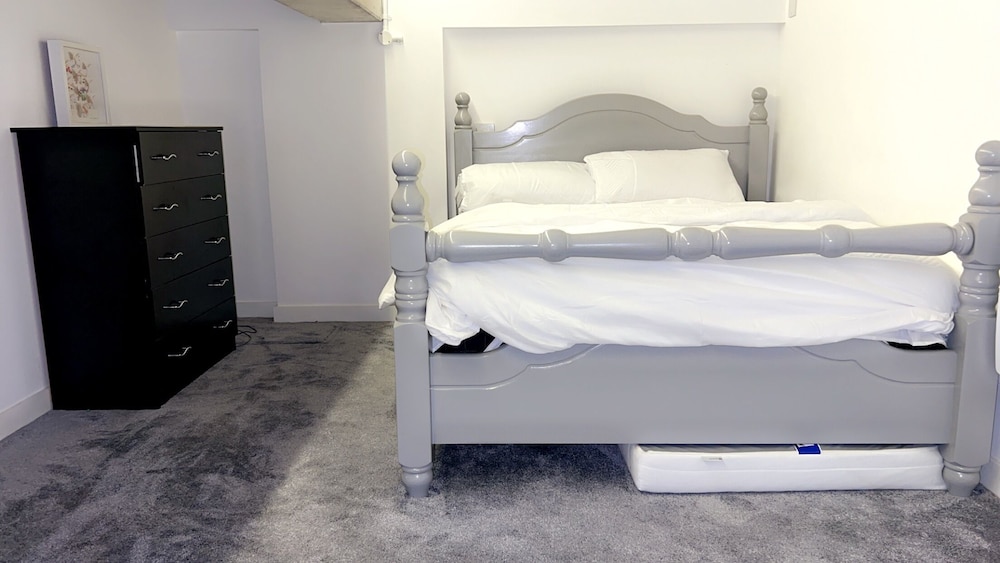 Cozy West Bromwich Apartment by High Street