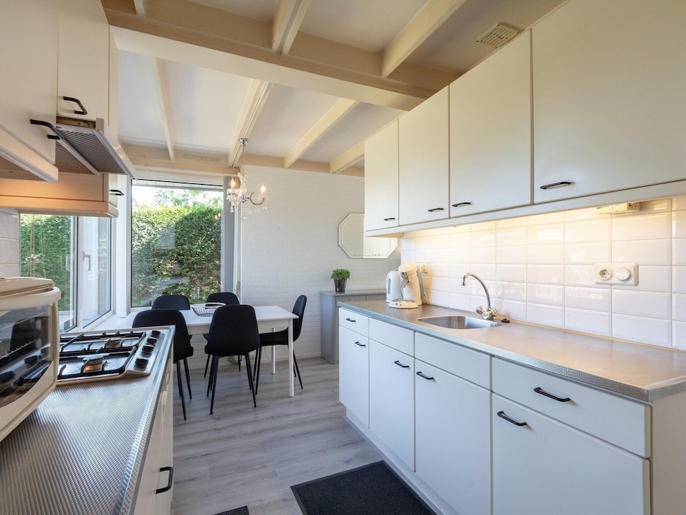 Welcoming Bungalow With Garden