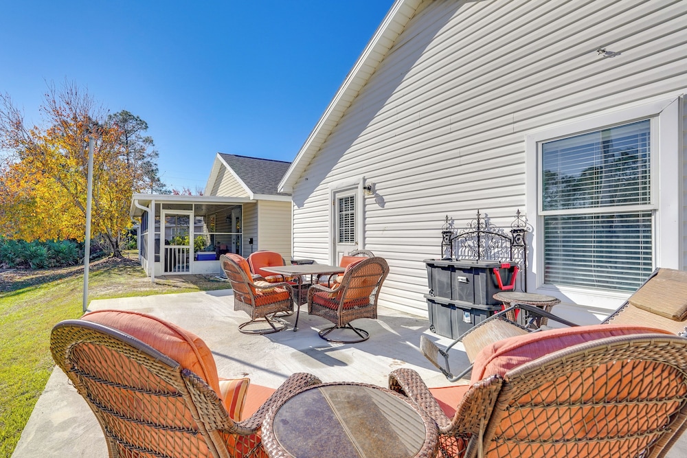 1 Mi to Gulf: Home w/ Patio & Pool Access in Pcb!