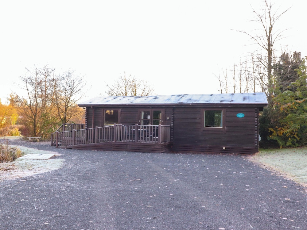 Lakeside Lodge