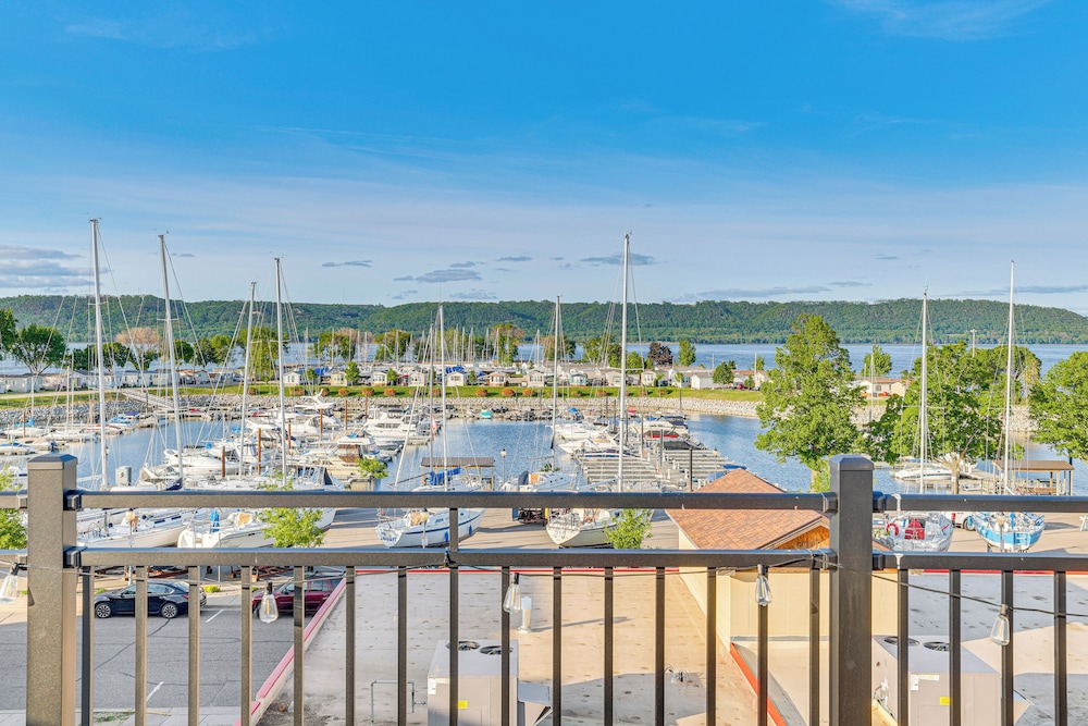 Walk to Lake City Marina: Condo w/ Rooftop Deck!