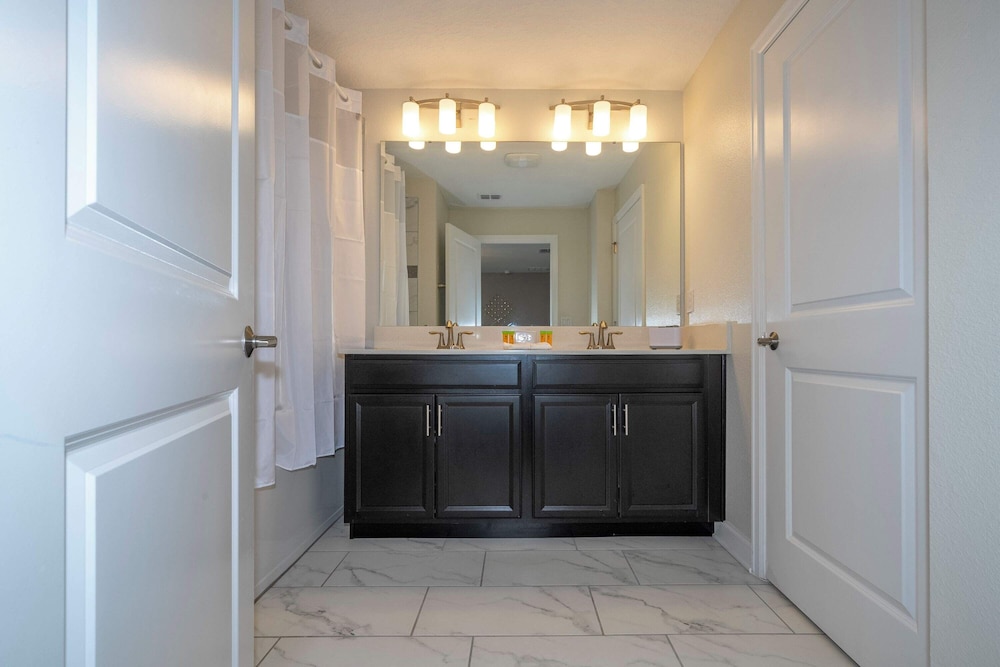 Gorgeous 4Bd W/ Pool & Waterpark @ Storey Lake 4836M