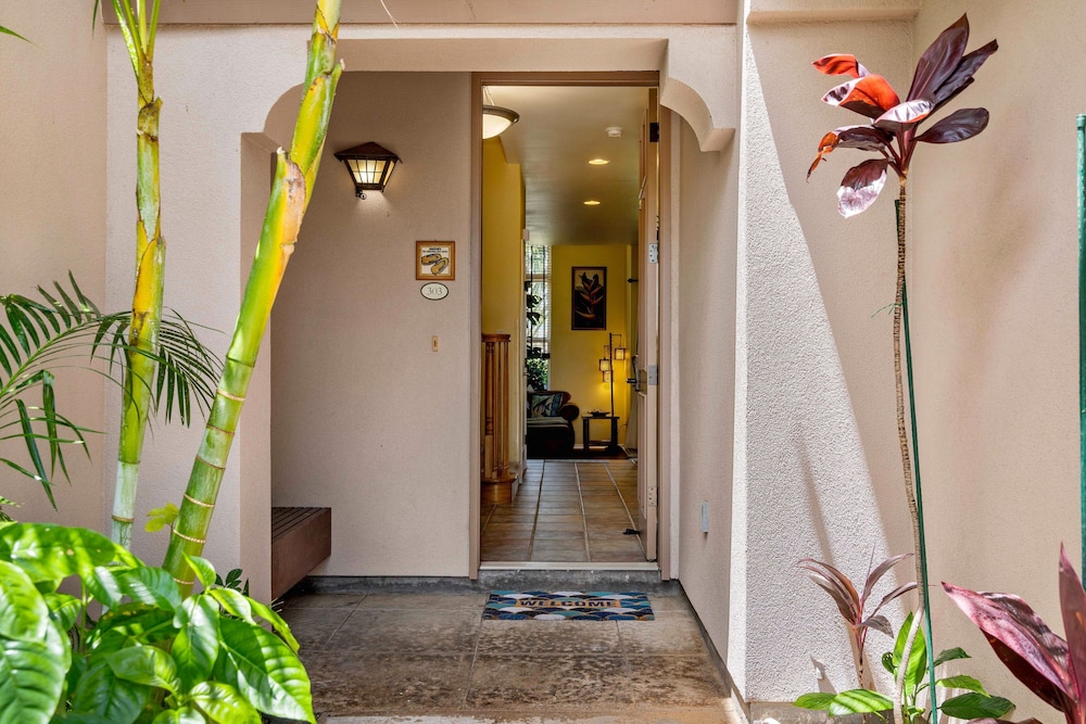 Spacious Top-floor Villa With Stunning Views - Walk to A-bay, Dining & Shops! - Vrkcv