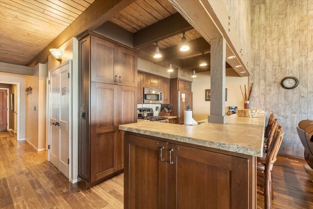 Lake Tahoe Vacations - Swimsuit Required 4 Bedroom Home by RedAwning - Property Image 41