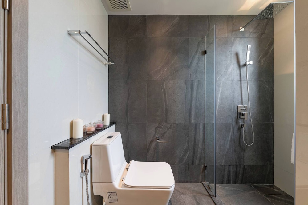 2 Bed Room Sea View High Floor Luxury Accomodation