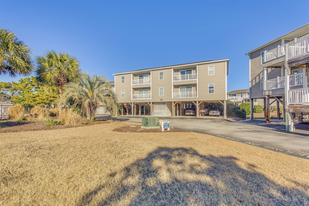 Walk to Shore: Ocean Isle Beach Resort-style Condo