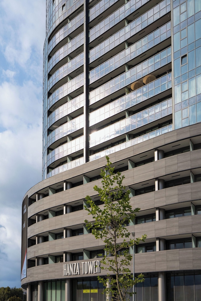 Modern Studio Hanza Tower by Renters