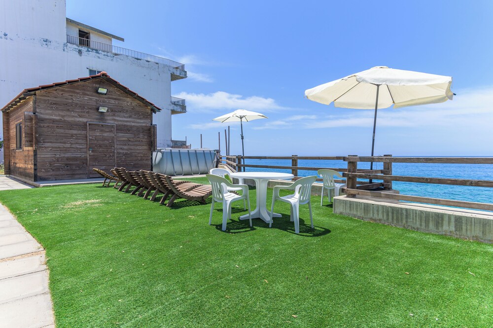 Sea Lofts-Kfar Abida Oceanfront Retreats
