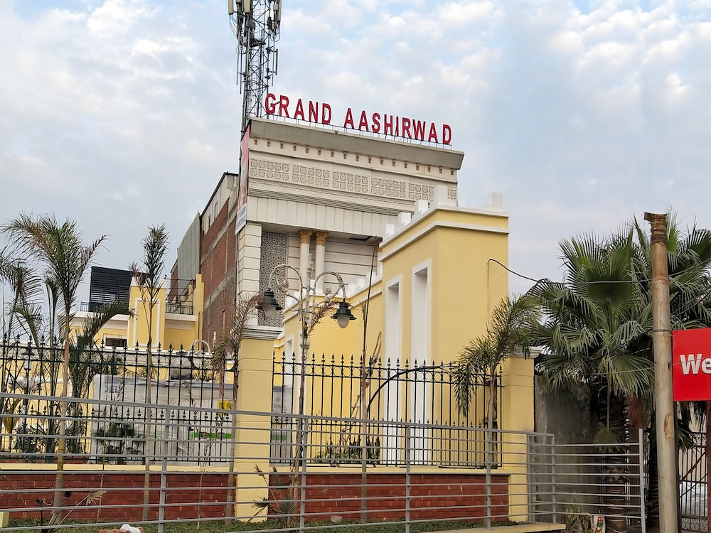 OYO Flagship 15751 Grand Ashirwad view 3
