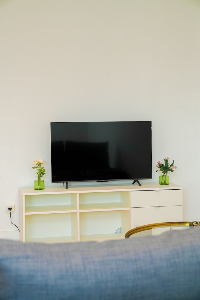 Cozy 1BR With Living Room Near City
