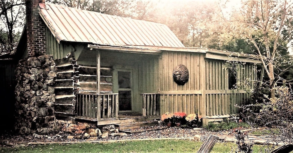 Lexington Vacations - DeHart Cabin - Property Image 5