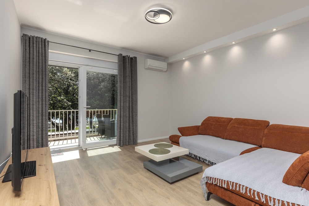 Beachfront Apartment Crikvenica view 2