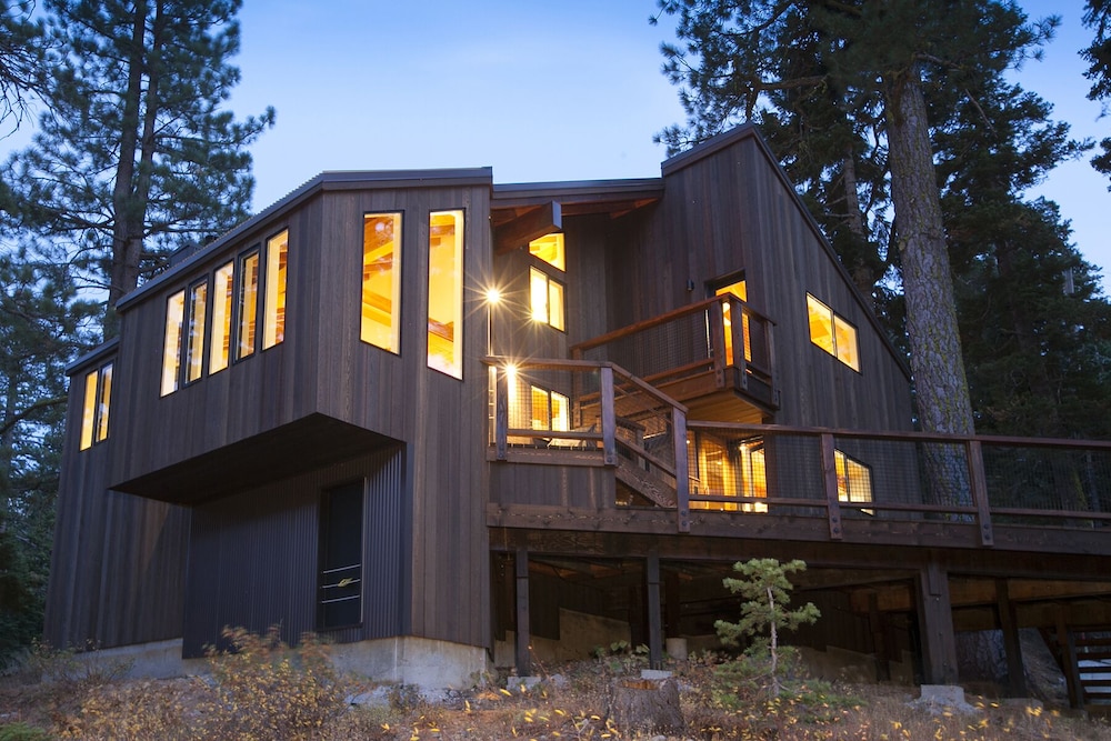 Lake Tahoe Vacations - Trapper Mc Nutt Modern Mountain 4 Bedroom Home by RedAwning - Property Image 28