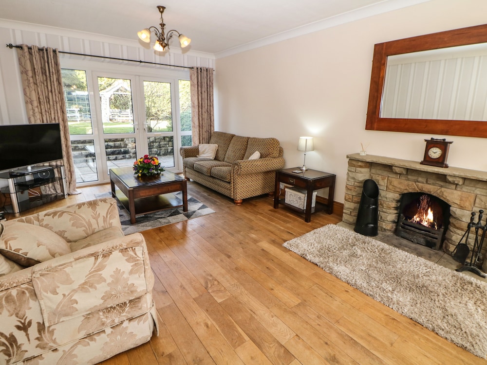 Lower Lane House