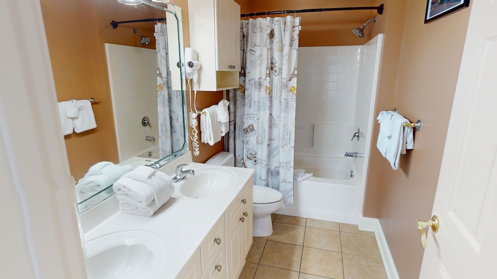 Magnolia Pointe Luster Leaf 4837-102 3 Bedroom Condo