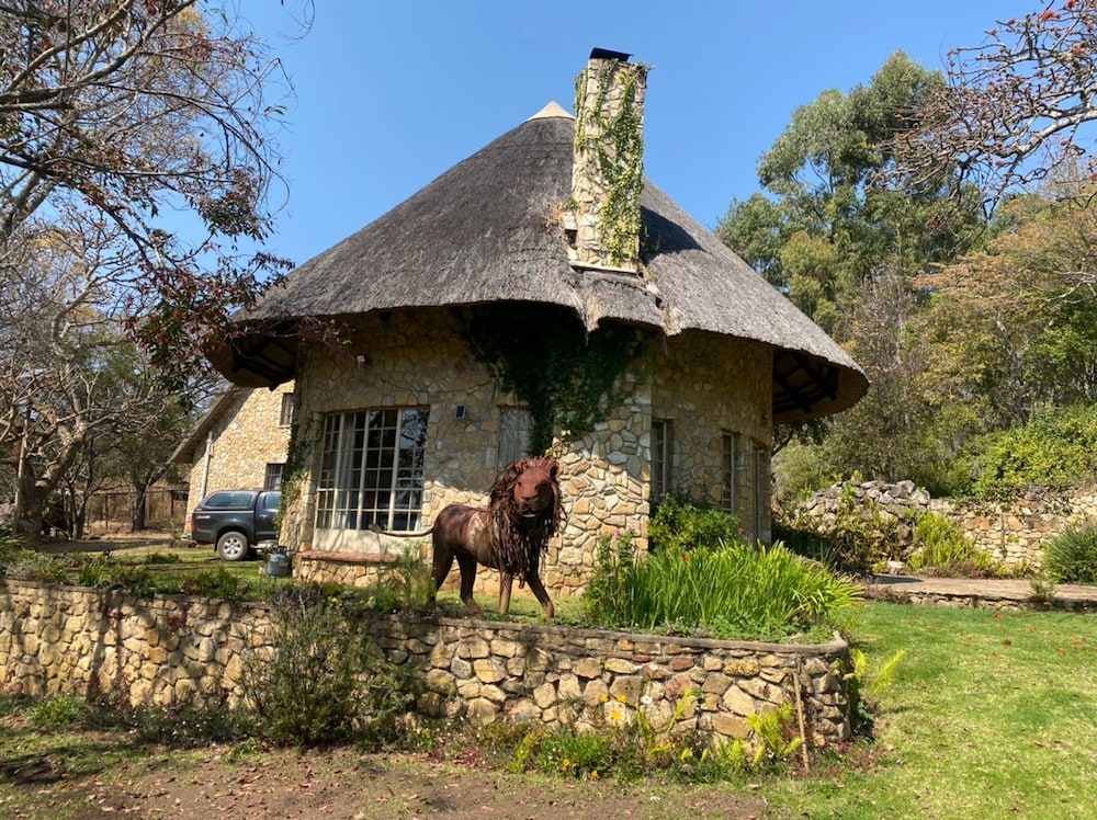 Beautiful Round Shaped Cottage - 2094