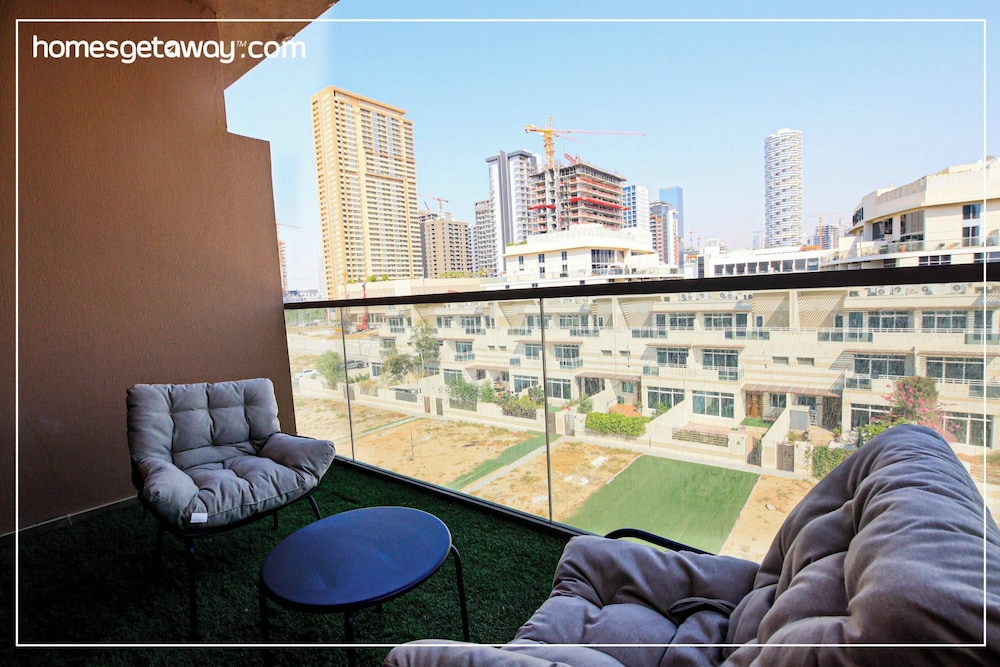 Spacious 2BR Apt Maids Elegance
