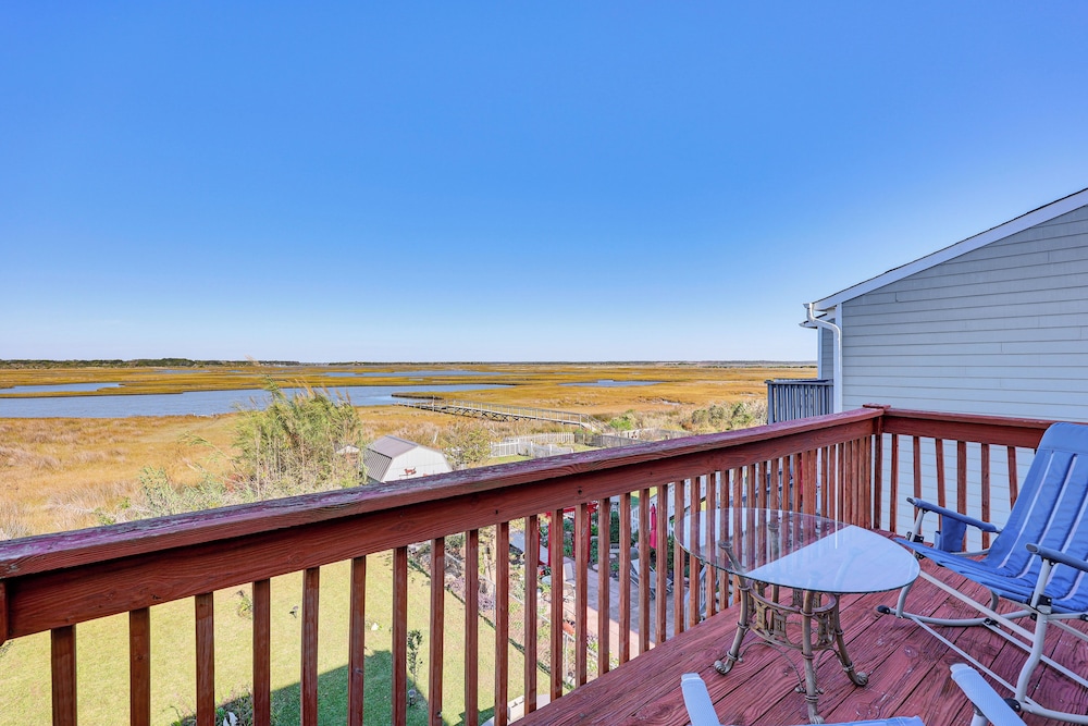 Walk to Beach: Duplex in North Topsail Beach!