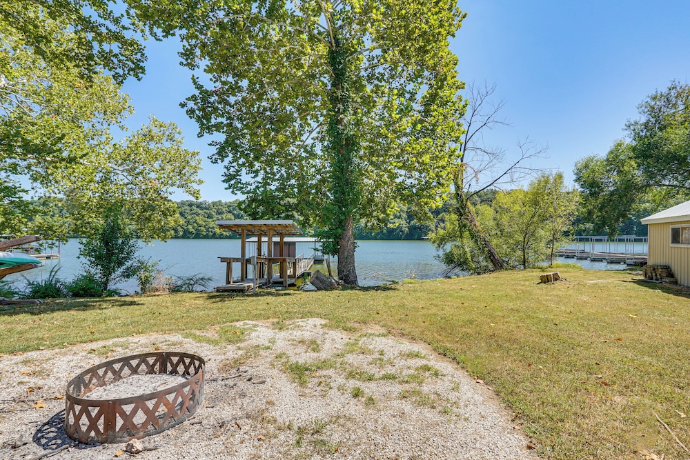 Steps to Water: Lake of the Ozarks Getaway