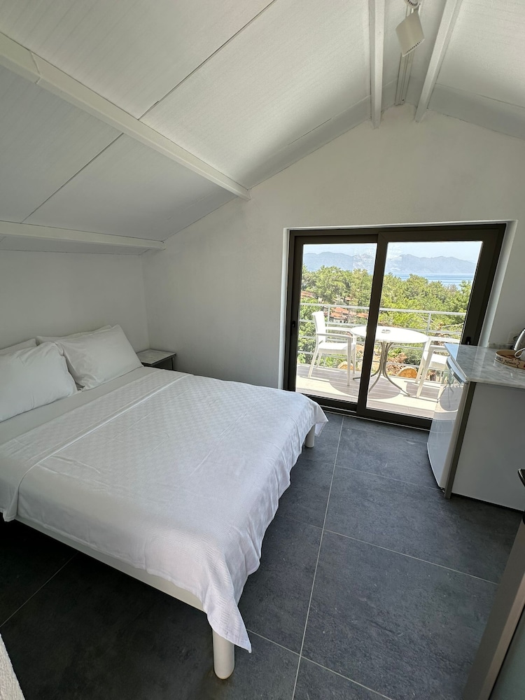 Amos Sea View