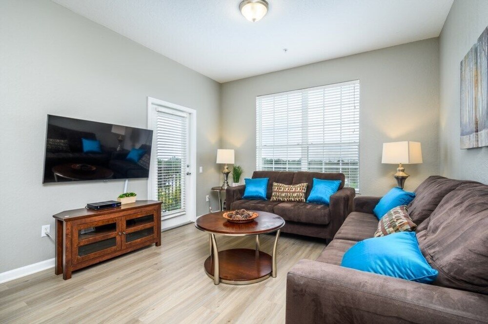 Epic Universe Beautiful Lakeview Condo, Vista Cay Orlando - 3013